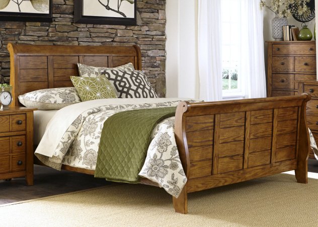 Liberty Furniture Grandpa's Cabin Queen Sleigh Bed in Age Oak