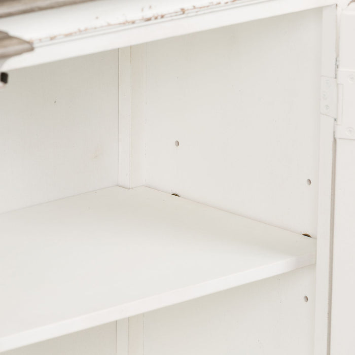 Magnolia Manor Entertainment Center with Piers